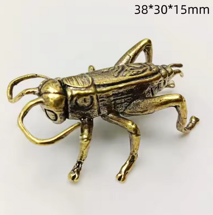 Saltamontes dorado